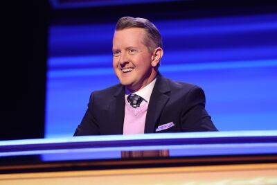 'Jeopardy!' host Ken Jennings jokes about absence amid Mayim Bialik backlash - www.foxnews.com