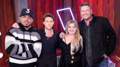 'The Voice': Kelly Clarkson Attacks Niall Horan for Blocking Her During 2nd Night of Blind Auditions - www.etonline.com - Ireland