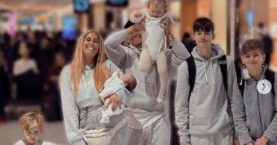 Stacey Solomon hailed a 'legend' as she emerges from first flight as a family of seven wearing matching outfits - www.manchestereveningnews.co.uk - city Abu Dhabi