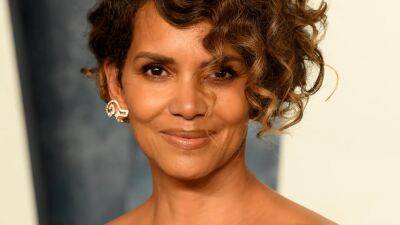 Halle Berry Had the Perfect Response to an Ageist Tweet About Her Latest Nude Photo - www.glamour.com