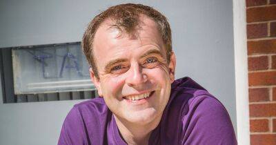 Real life of Coronation Street's Steve McDonald actor Simon Gregson - actual name, haunted home, injury battle and actress wife - www.manchestereveningnews.co.uk - Spain - city Sandford