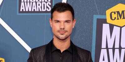 Taylor Lautner Gets All Hot & Sudsy in the Bathtub in New Pics - www.justjared.com