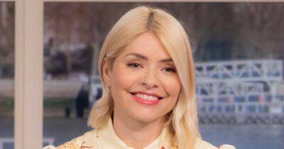 What are shingles and first signs as Holly Willoughby forced off ITV This Morning with painful infection - www.manchestereveningnews.co.uk - Manchester