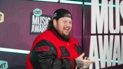 Jelly Roll Details Nearly Passing Out Meeting Gwen Stefani at 2023 CMT Music Awards (Exclusive) - www.etonline.com