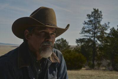 Josh Brolin Poses Nude To Say Season 2 Of Prime Video’s ‘Outer Range’ Is “Taking Things In A Different Direction” - deadline.com - county Lewis - Wyoming - Santa Fe - city Pullman, county Lewis - county Mason - county Ozark