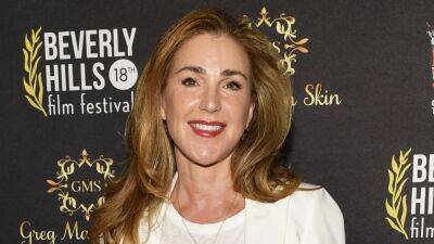 Peri Gilpin Returning as Roz for 'Frasier' Reboot: Everything We Know About the Sequel Series - www.etonline.com - Los Angeles - Jordan - state Massachusets