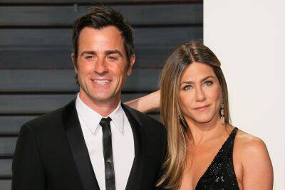 Jennifer Aniston and Ex Justin Theroux Have Dinner In NYC — And She Leaves With A Rose - etcanada.com - New York