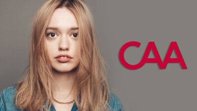 ‘Sex Education’ Star Aimee Lou Wood Signs with CAA - deadline.com - Britain - county Oliver