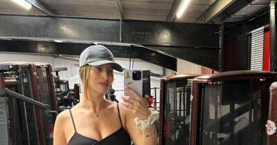 Ferne McCann shares bump selfie in the gym alongside empowering message - www.ok.co.uk