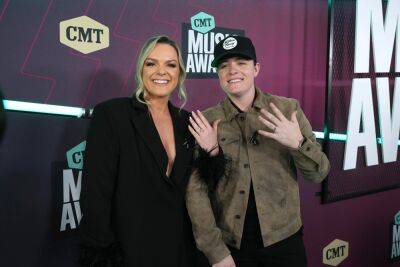 How CMT Music Awards Attendees Are Honouring Nashville Covenant School Shooting Victims - etcanada.com - Tennessee