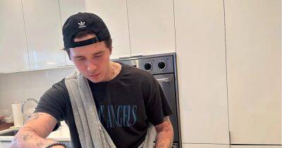 Brooklyn Beckham Claps Back at Criticism for Cooking Pasta Sauce With a Wine Cork in the Pot: It Makes a ‘Tender Dish’ - www.usmagazine.com