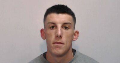 Police hunting wanted man who worked with ex-fugitive in gang - www.manchestereveningnews.co.uk - Manchester