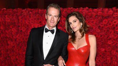 Cindy Crawford Says She and Husband Rande Gerber Have ‘More Traditional’ Roles at Home - www.glamour.com