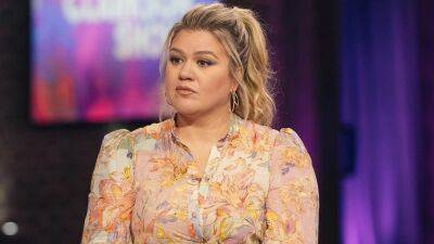 Kelly Clarkson Teases New Breakup Song 'Mine,' Seemingly Shades Ex Brandon Blackstock - www.etonline.com