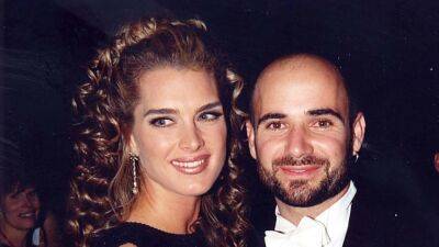 Brooke Shields Recalls How Her 'Friends' Cameo Led to Ex Andre Agassi Smashing Every Trophy He Ever Won - www.etonline.com