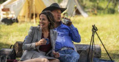 Yellowstone’s Wendy Moniz Describes ‘Playfulness’ and ‘Really Easy’ Dynamic With Kevin Costner: He’s ‘Really Professional’ - www.usmagazine.com - Indiana - Montana