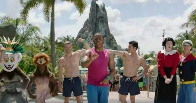 Andi Peters captivates Saturday Night Takeaway fans with his 'erupting biceps' - www.manchestereveningnews.co.uk - Britain - Florida