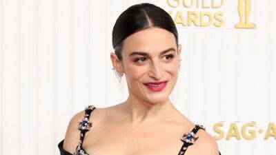 Jenny Slate Cast in 'It Ends With Us' Movie: Find Out Her Character - www.etonline.com - Boston