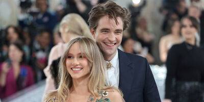 Robert Pattinson & Suki Waterhouse Walk Rare Red Carpet Together at Met Gala 2023 - www.justjared.com - New York