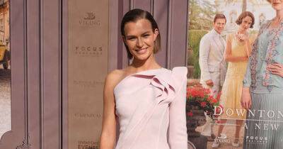 Josephine Skriver and Alexander DeLeon expecting first child - www.msn.com
