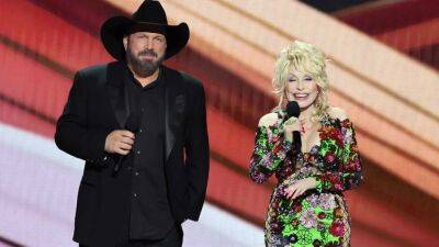Dolly Parton Suggests 'Threesome' With Garth Brooks During 2023 ACM Awards Monologue - www.etonline.com - Texas