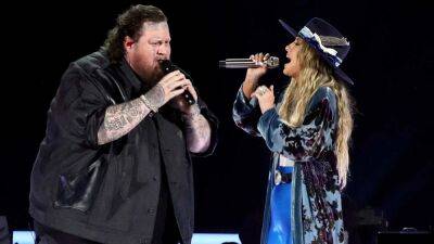 Jelly Roll Brings Out Lainey Wilson as Surprise Guest at 2023 ACM Awards - www.etonline.com