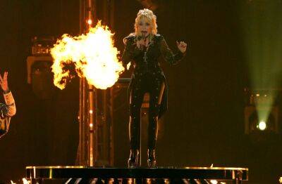 Dolly Parton Debuts First Single ‘World On Fire’ Off New Album ‘Rockstar’ - etcanada.com