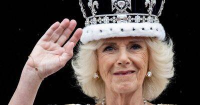 Queen Camilla's approving comment about Coronation gown revealed by lip reader - www.dailyrecord.co.uk - Britain - county King And Queen