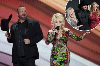 ACM host Dolly Parton teases threesome with Garth Brooks, Trisha Yearwood - nypost.com - Texas - Tennessee