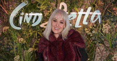 Coronation Street's Tracie Bennett shares reality of actor income with payslip - www.msn.com