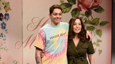 Pete Davidson Recalls the Mother's Day Gift He Bought 8 Years in a Row -- and He Has Britney Spears to Thank - www.etonline.com - France