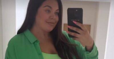 Pregnant Scarlett Moffatt cradles growing baby bump as she prepares to welcome first child - www.ok.co.uk