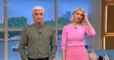 'Trapped' Holly Willoughby 'considering quitting This Morning' over Phil feud - www.dailyrecord.co.uk