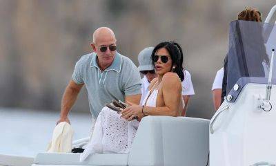 Lauren Sanchez wears a white beach dress in Ibiza with Jeff Bezos - us.hola.com - Spain - Miami - California - city Sanchez