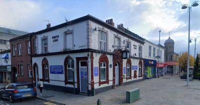 Man rushed to hospital after suspected stabbing at pub - www.manchestereveningnews.co.uk - Manchester - county Hyde