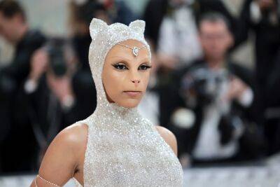Doja Cat Dresses As Karl Lagerfeld’s Cat At The Met Gala - etcanada.com - Burma