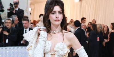 Anne Hathaway Pins Her Valentino Look Together With Pearl Pins at Met Gala 2023 - www.justjared.com - New York