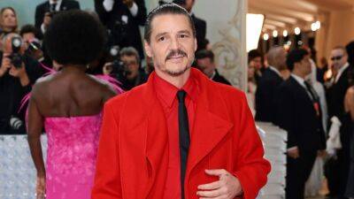 Pedro Pascal Rocks Red Trench Coat and Shorts at 2023 Met Gala - www.etonline.com - New York