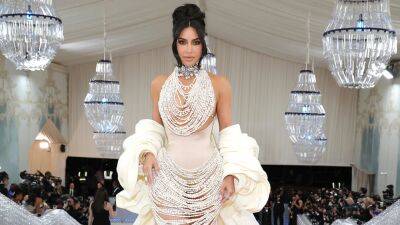 Kim Kardashian's Pearl-Covered Met Gala Dress Breaks Apart and North West Saves the Day - www.etonline.com - New York