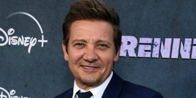 Jeremy Renner Moves Onto Jogging In His Snow Plow Accident Recovery - www.justjared.com