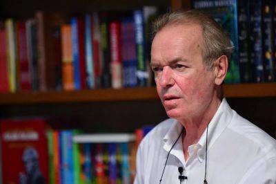 Martin Amis Dies: Author Of ‘London Fields’ And ‘The Information’ Was 73 - deadline.com - Britain - Florida - Lake - county Worth