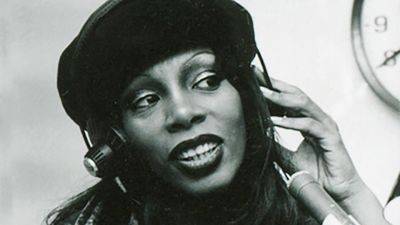 How Did Donna Summer Die? Queen Of Disco Got Cancer Despite Not Smoking - stylecaster.com - New York - Germany