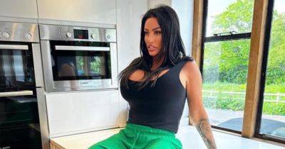 Katie Price declares 'I have news' before confusing fans with kitchen countertop snap - www.manchestereveningnews.co.uk - Manchester