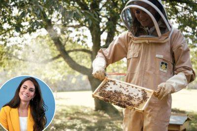 Kate Middleton is a queen bee in newly released photo - nypost.com