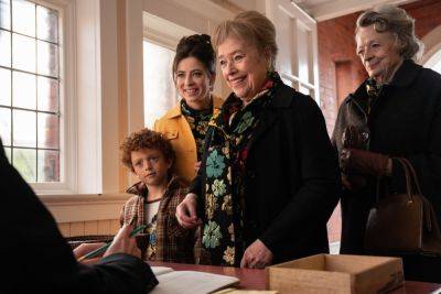 ‘The Miracle Club’ Trailer: Laura Linney, Kathy Bates & Maggie Smith Star In New Tribeca Drama - theplaylist.net - France
