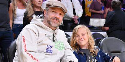 Jason Sudeikis & Son Otis, 9, Sit Courtside for Lakers Game! - www.justjared.com - Los Angeles - Los Angeles