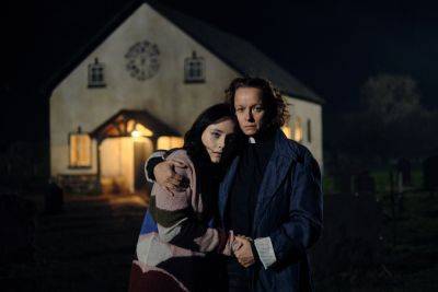 ‘The Burning Girls’: Samantha Morton And Ruby Stokes Unearth A Small Town Mystery In Adaptation For Paramount+ - etcanada.com - Britain