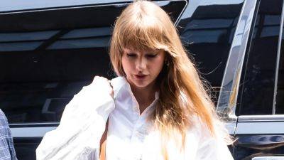 Taylor Swift’s Everywoman Summer Style Is All About Good Basics - www.glamour.com - New York - state Massachusets