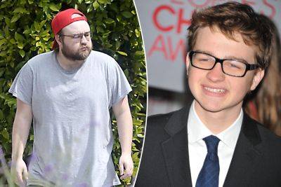 ‘Two and a Half Men’ star Angus T. Jones unrecognizable on barefoot walk - nypost.com - Los Angeles - Los Angeles - county Harper