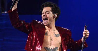 Harry Styles' Love On Tour setlist 2023 in full: What will Harry sing at arena and stadium concerts across UK and Europe, what time is he on stage in Edinburgh and who are support acts Wet Leg? - www.officialcharts.com - Australia - Britain - Scotland - New Zealand - New York - Ireland - county Isle Of Wight